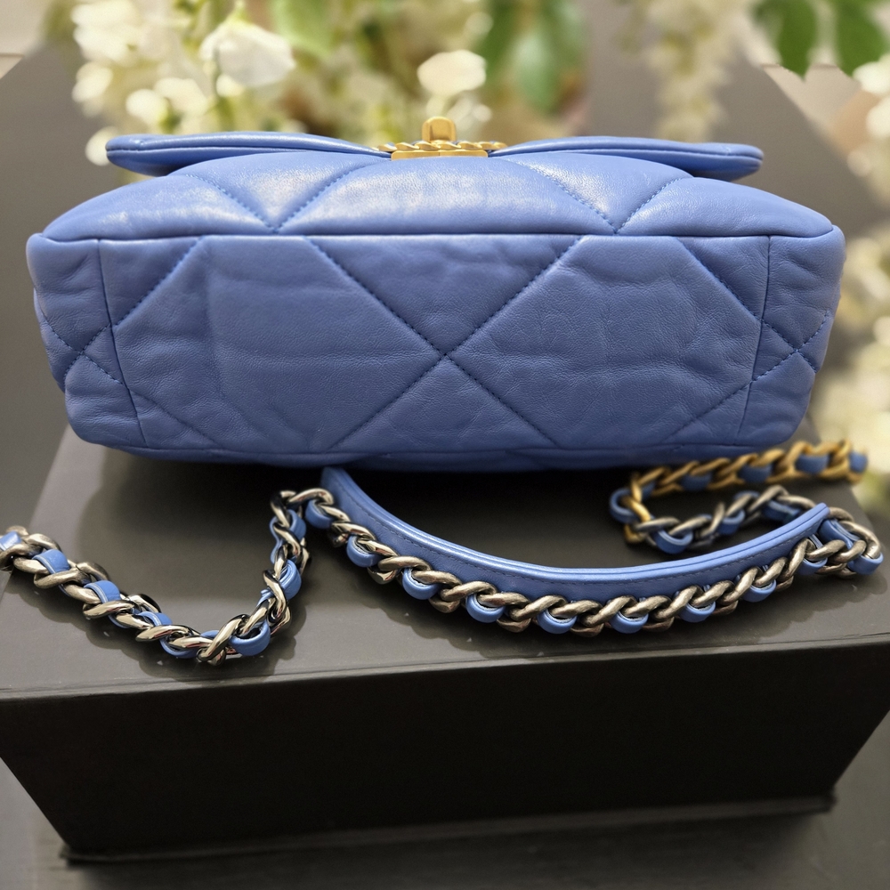 Chanel 19 Blue Quilted Lambskin With Chain Blue - Medium - Picture 10 of 11